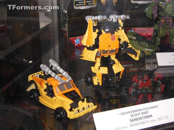 Sdcc 2012 Toys R Us Transformers Generations Asia Exclusive Sandstorm  (86 of 141)